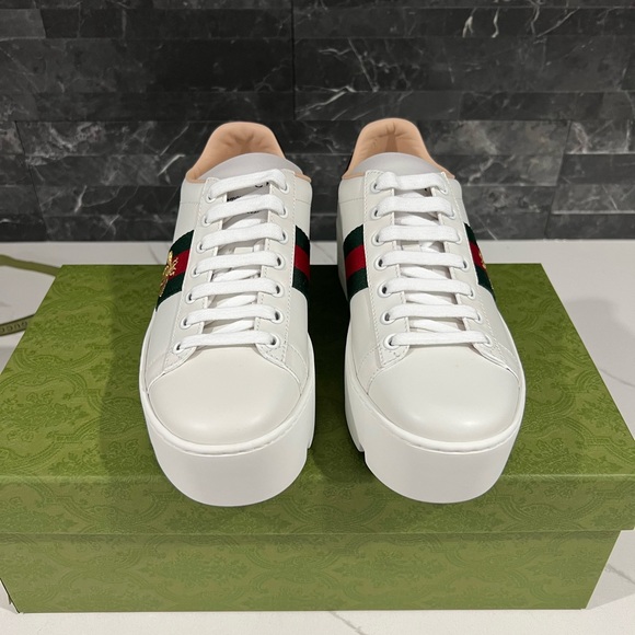 Womens Gucci lug/platform sneaker. - Picture 4 of 6